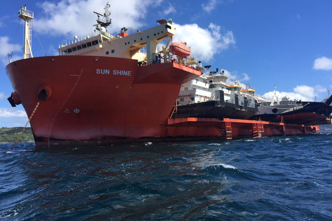 Motonave Sun Shine descargó cuatro barcazas para la conectividad austral