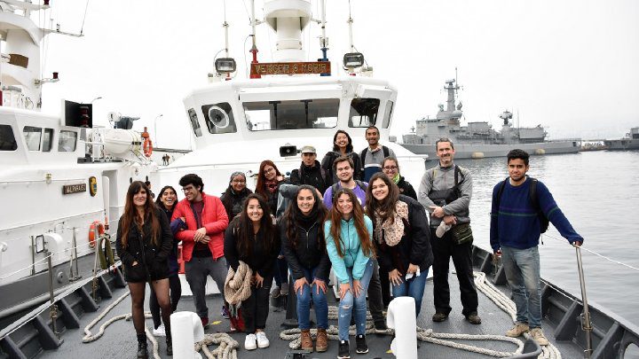 Estudiantes de Biología Marina realizan salida a terreno en buque de la Armada