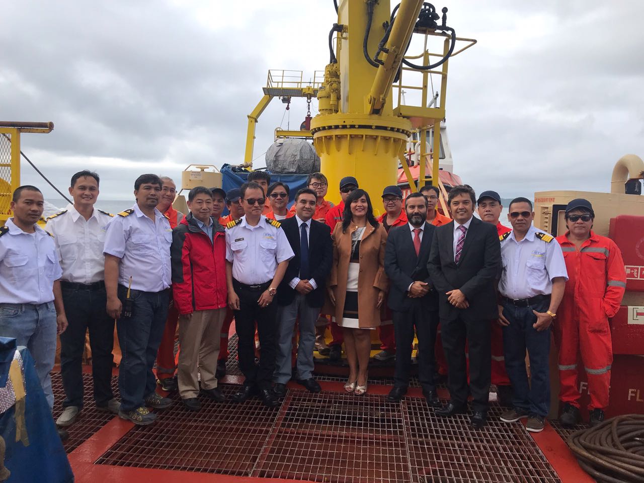 Ministra de Transportes da inicio al proyecto de Fibra Óptica Austral con estudio de suelo submarino