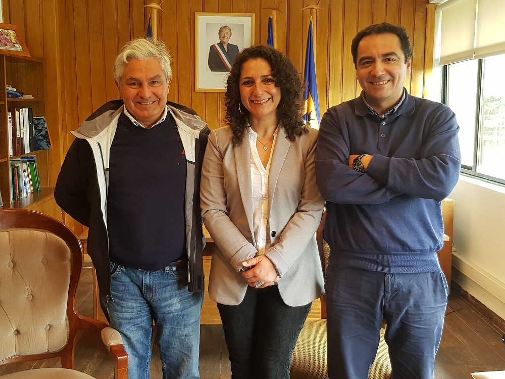 SalmonChile firma acuerdo con pesca artesanal para limpieza de playas del litoral de la región de Aysén