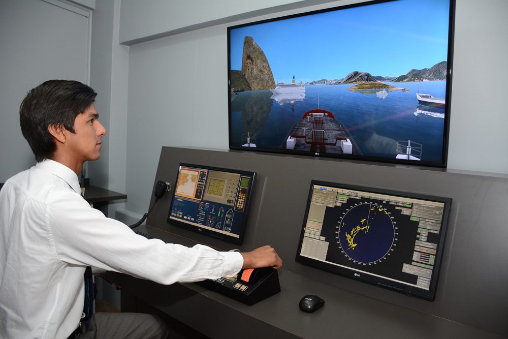 Inauguran moderno simulador de navegación en Valdivia