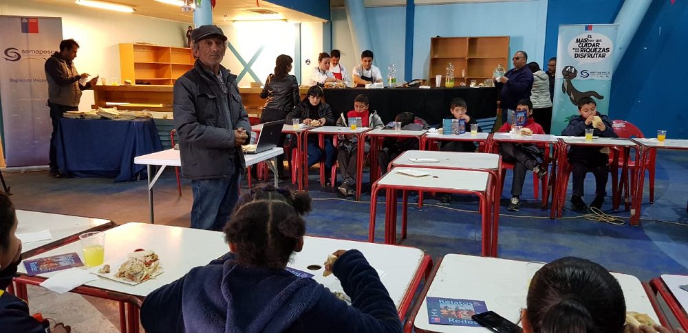 Escolares de Valparaíso conocieron junto a pescadores cómo es la extracción de merluza en Caleta Portales