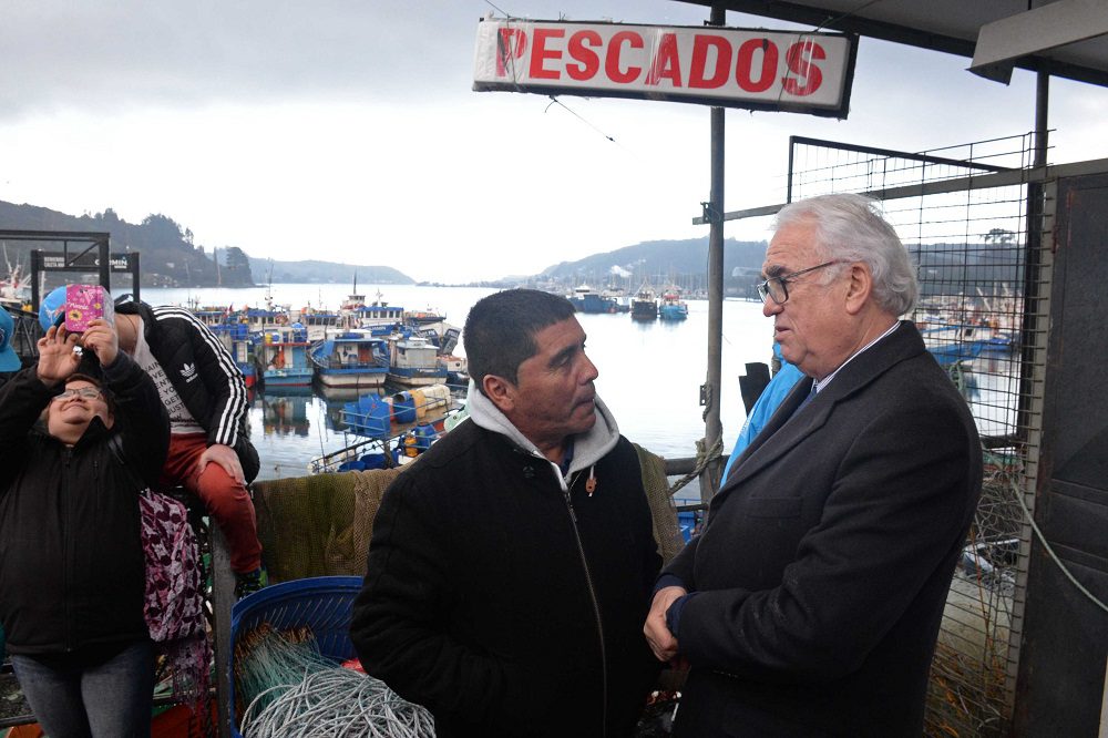 Intendente Jürgensen visita caleta Anahuac y destaca el aporte que realizan los pescadores a la región
