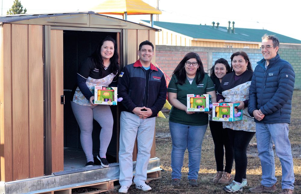 Nova Austral realiza donación a jardín infantil y a joven liceano de Porvenir
