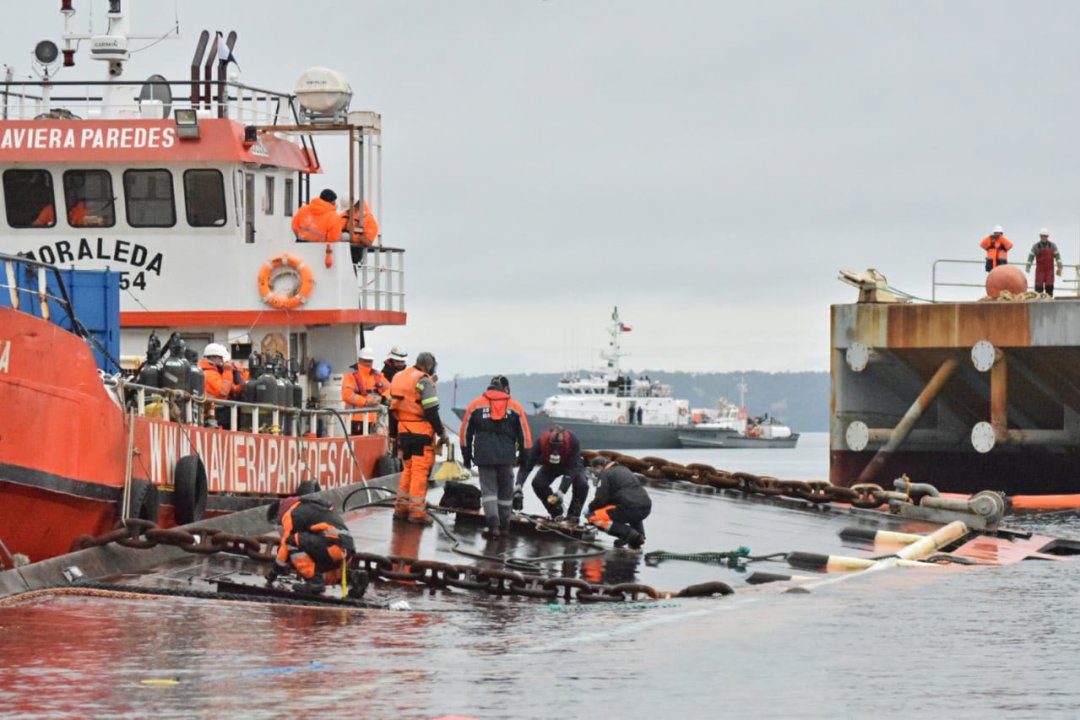 Wellboat “Seikongen” logró ser adrizado tras nueve meses de estar hundido