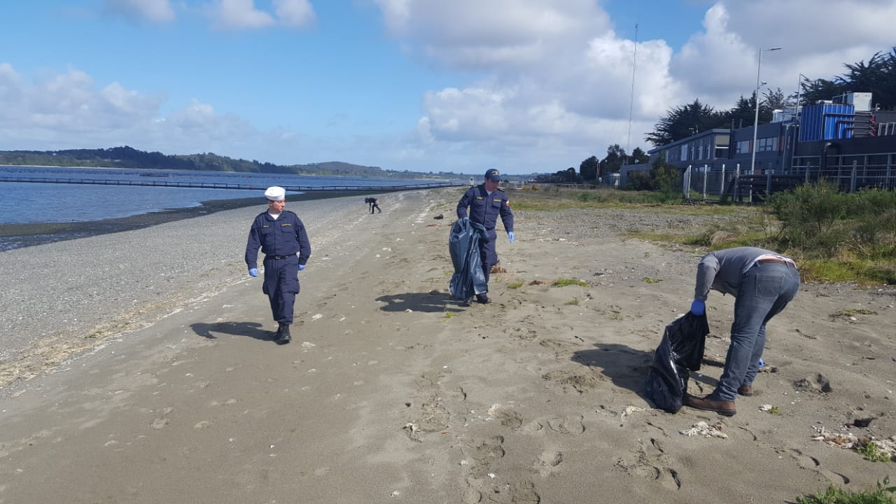 Alumnos retiraron 235 kilos de desechos en playa de Colaco