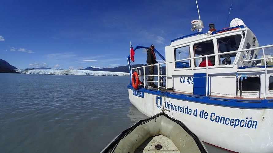 Estudian comportamiento de glaciares en la Patagonia para entender su influencia sobre fiordos