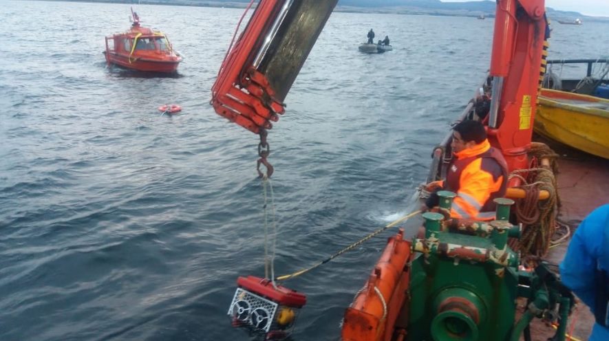 Armada encuentra barcaza desaparecida en Magallanes a unos 100 metros de profundidad