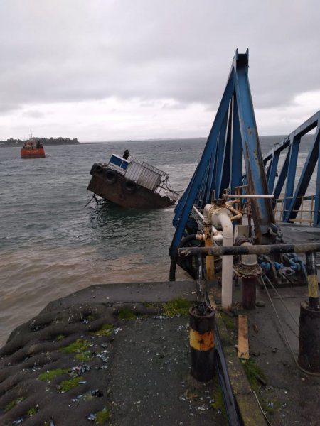 Autoridad Marítima activó plan de contingencia ante emergencia en muelle de carga Cabo Froward