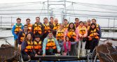 Turistias brasileños y argentinos participación en la Ruta del Salmón