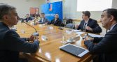 Gobernador Flies y salmoneras analizan crecimiento productivo en Magallanes