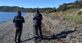 Sernapesca fiscaliza limpieza de playa Detif en Chiloé tras denuncia ciudadana